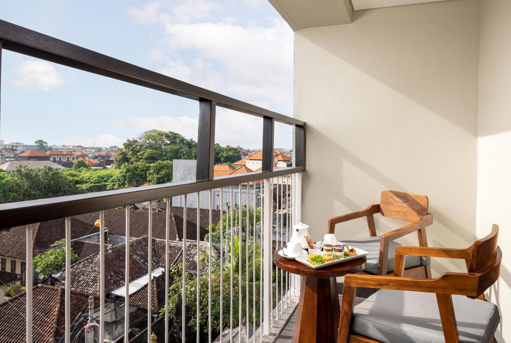 J4 Hotels Legian מראה חיצוני תמונה